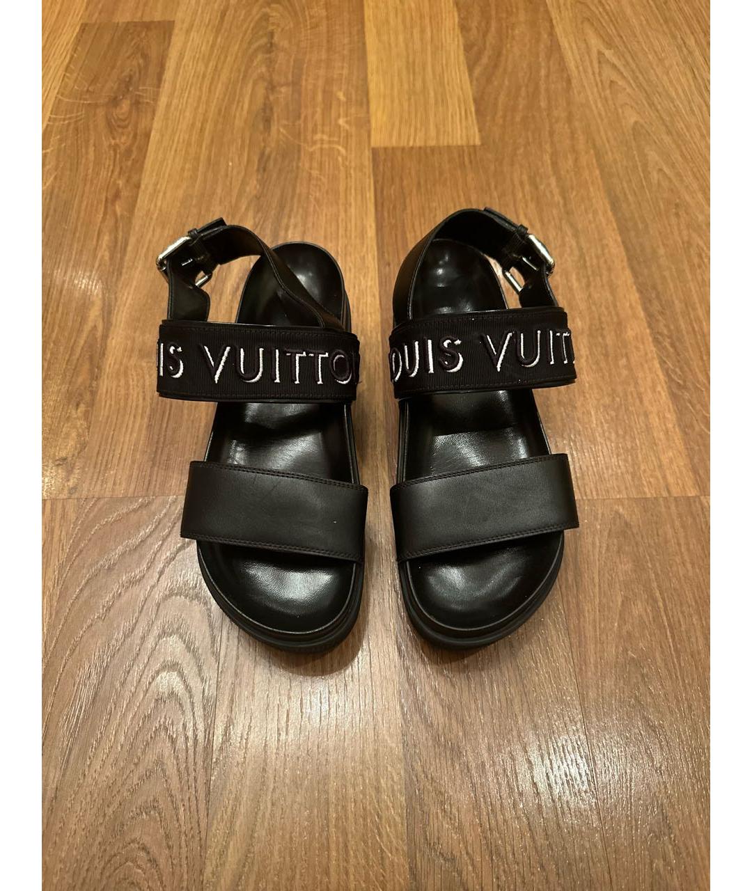 LOUIS VUITTON Черные кожаные сандалии, фото 2