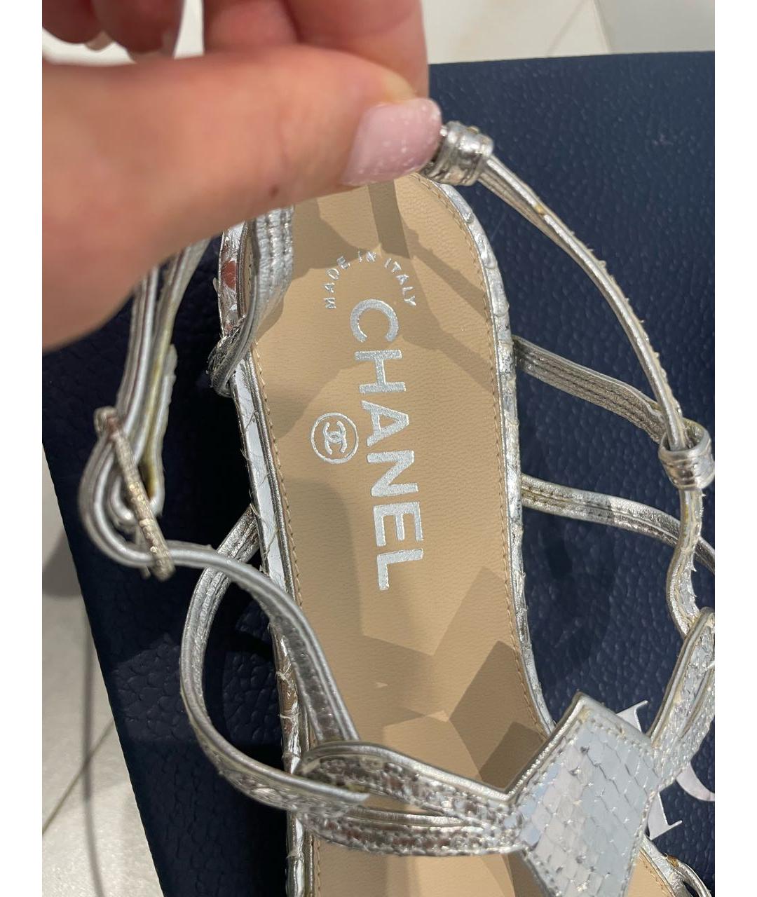 CHANEL PRE-OWNED Серебряные кожаные сандалии, фото 8