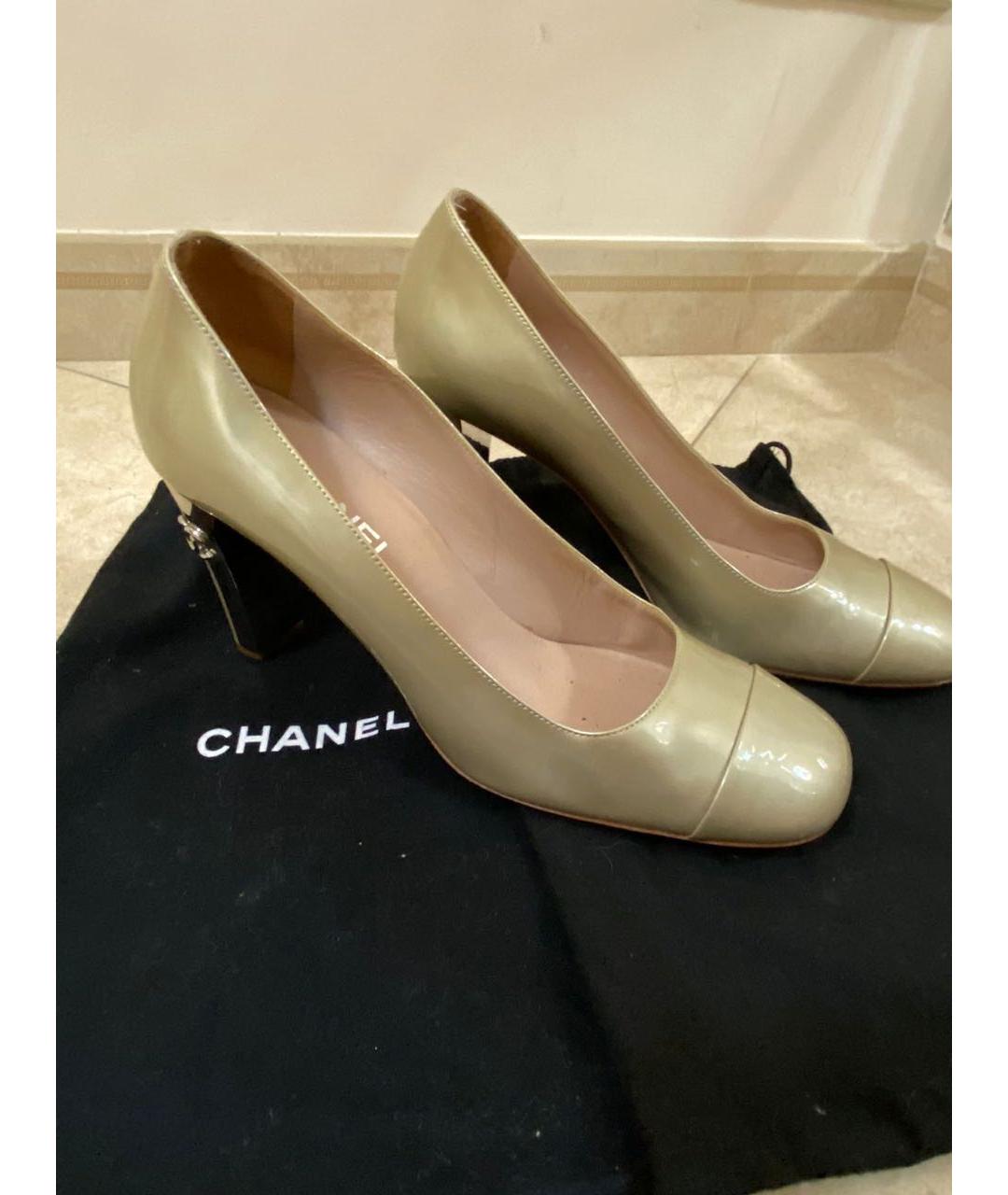 CHANEL PRE-OWNED Золотые туфли из лакированной кожи, фото 4
