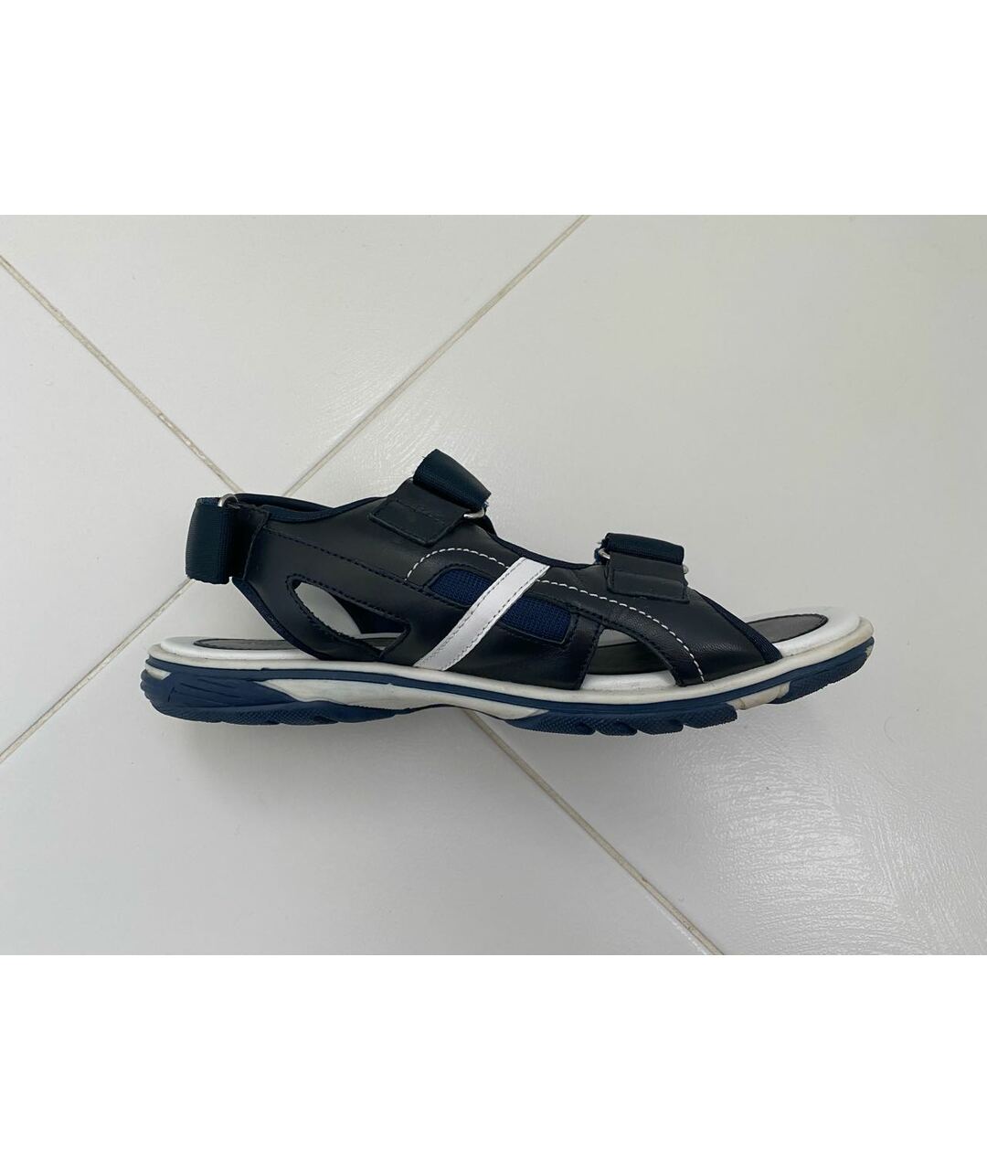ARMANI JUNIOR Темно-синие кожаные сандалии и шлепанцы, фото 9