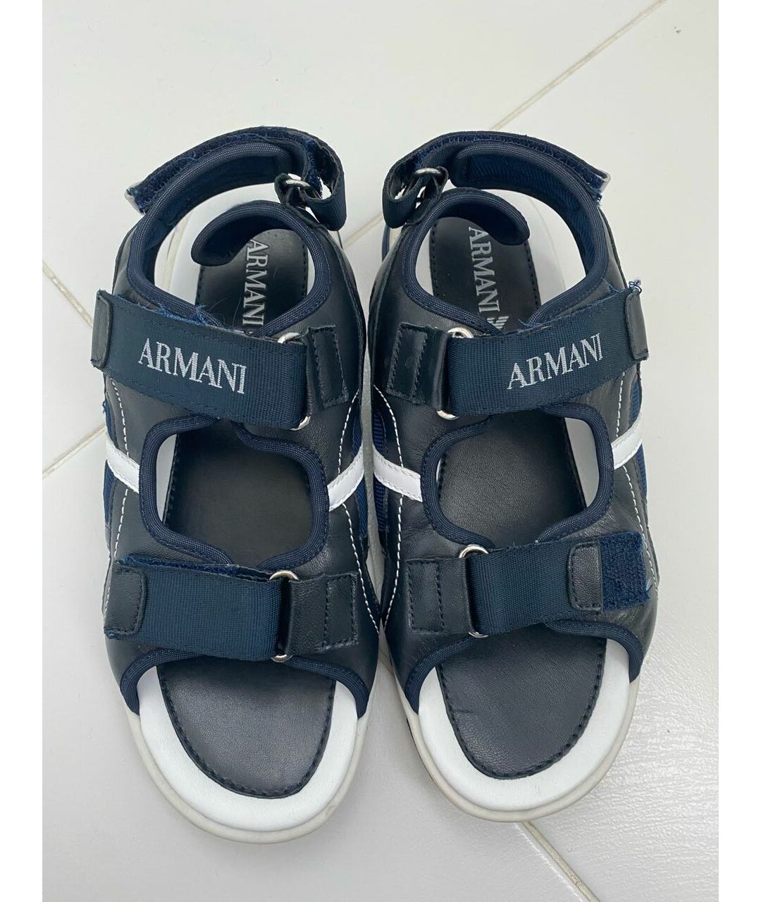 ARMANI JUNIOR Темно-синие кожаные сандалии и шлепанцы, фото 3