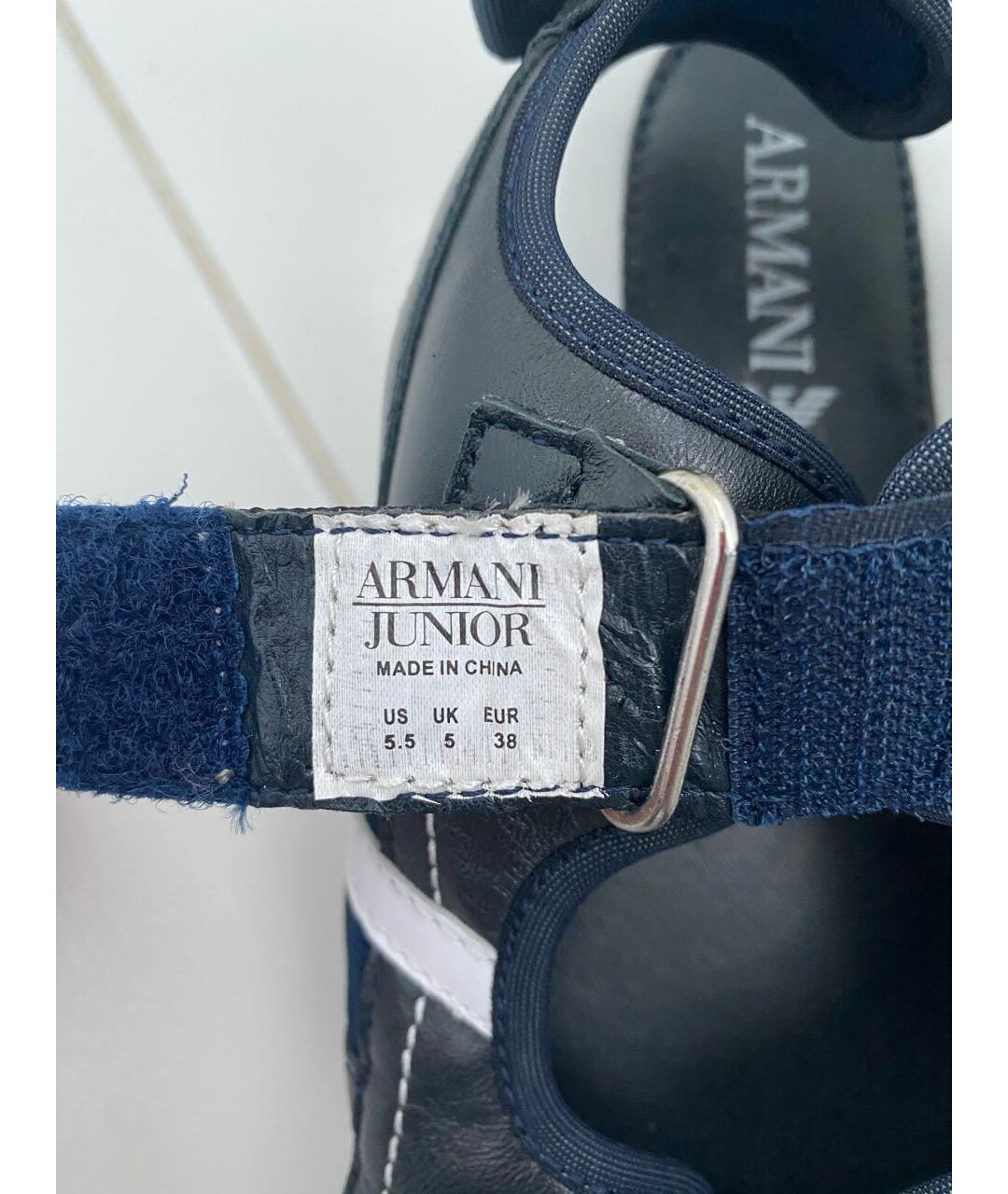 ARMANI JUNIOR Темно-синие кожаные сандалии и шлепанцы, фото 7