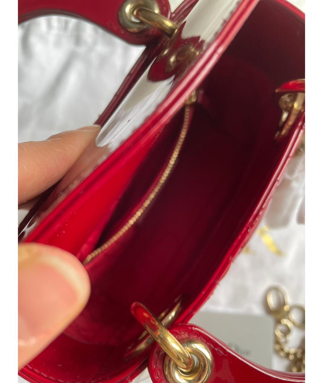 CHRISTIAN DIOR PRE-OWNED Красная сумка с короткими ручками из лакированной кожи, фото 6