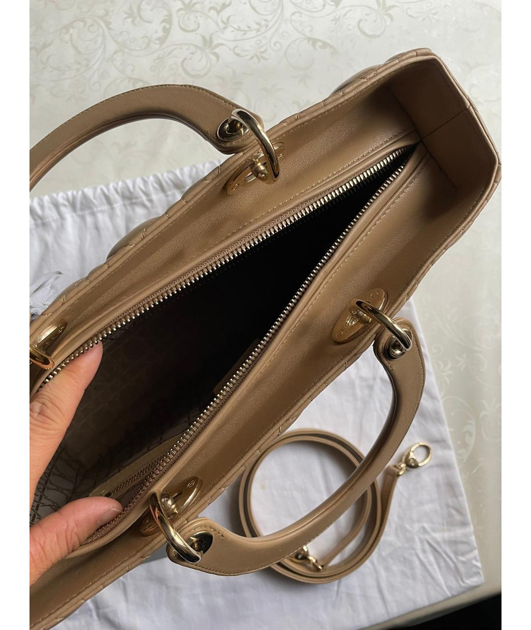 CHRISTIAN DIOR PRE-OWNED Бежевая кожаная сумка с короткими ручками, фото 6