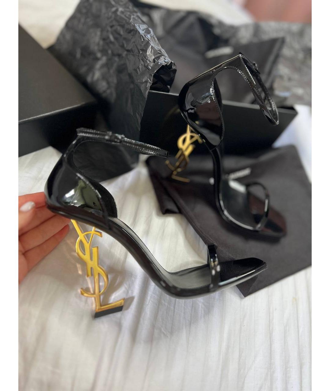 SAINT LAURENT Черные босоножки из лакированной кожи, фото 4