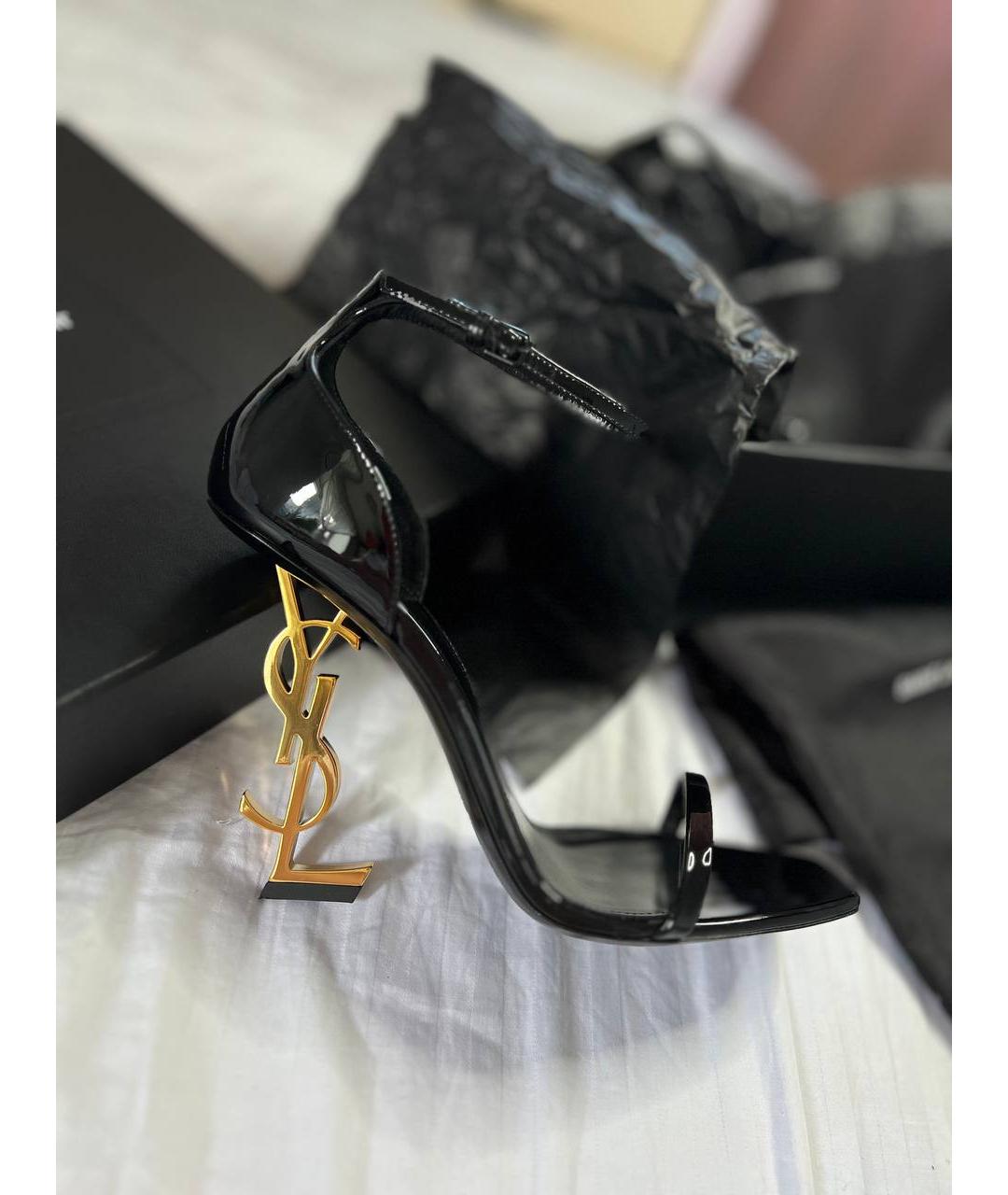 SAINT LAURENT Черные босоножки из лакированной кожи, фото 3