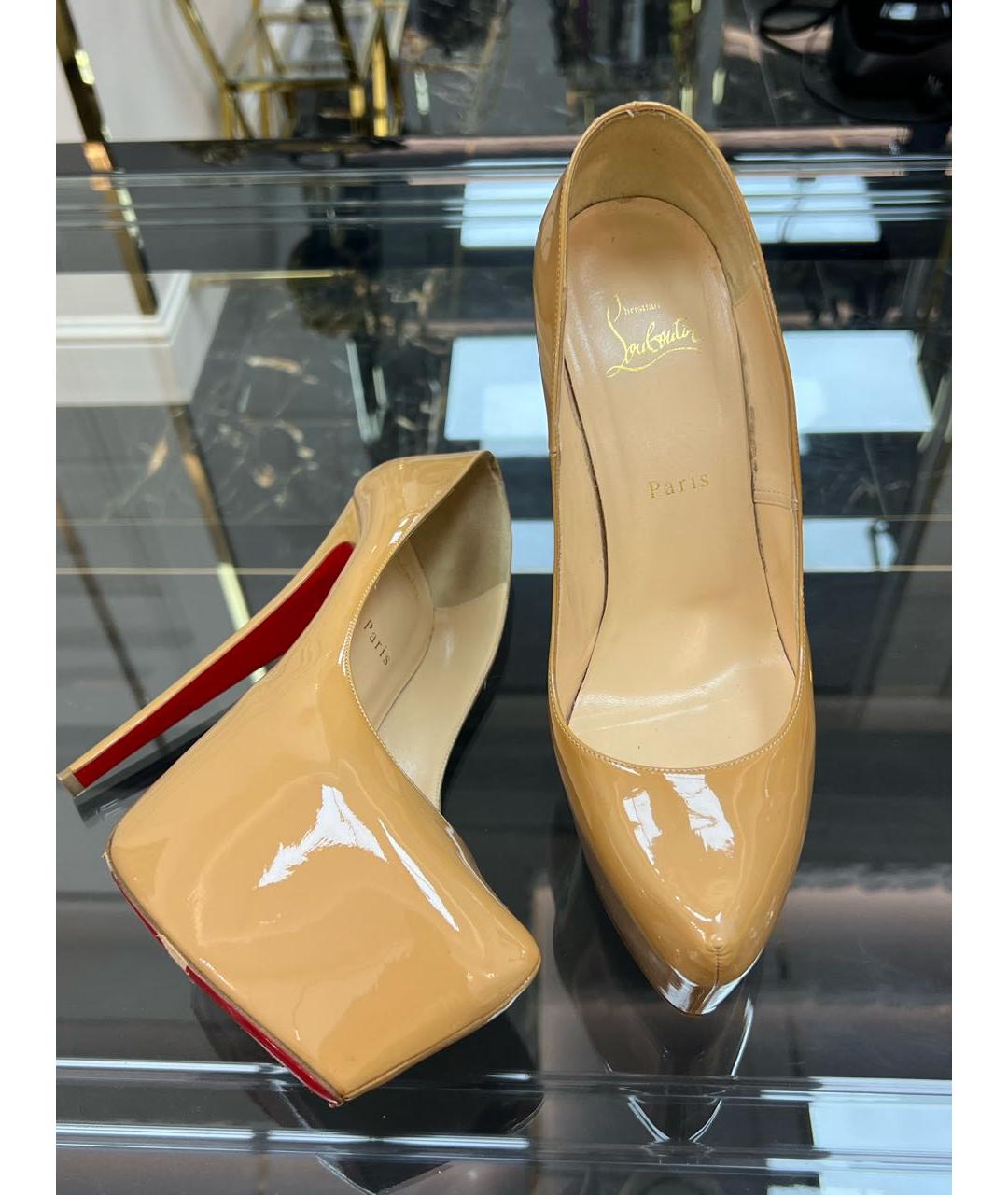 CHRISTIAN LOUBOUTIN Бежевые туфли из лакированной кожи, фото 3