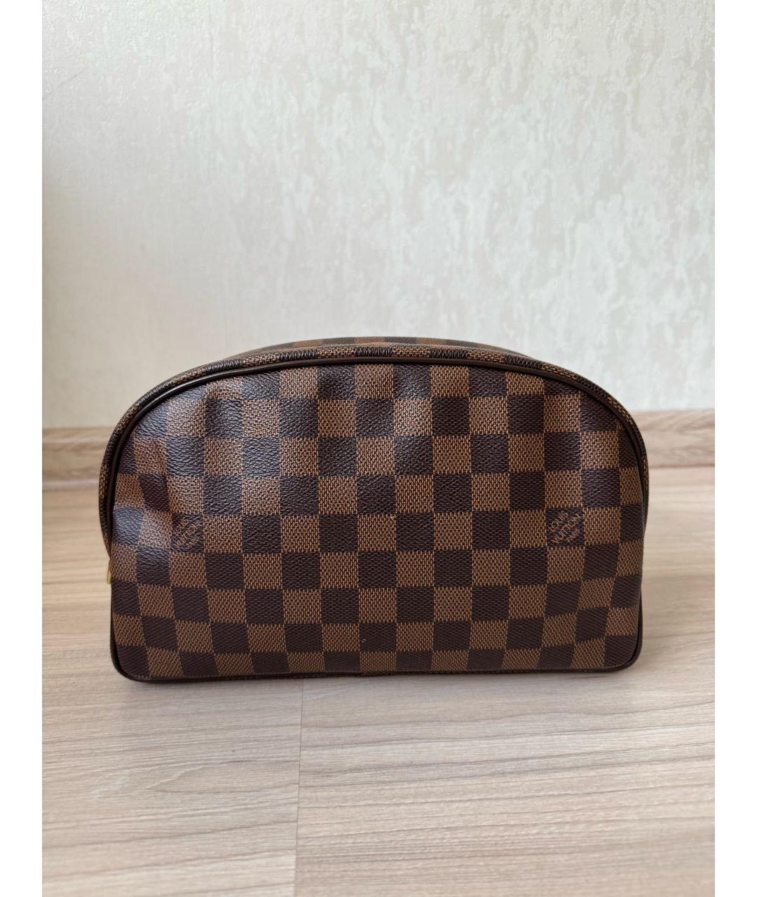 LOUIS VUITTON PRE-OWNED Коричневая косметичка, фото 9