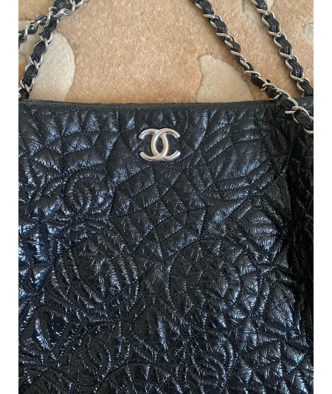 CHANEL Черная сумка тоут из лакированной кожи, фото 2