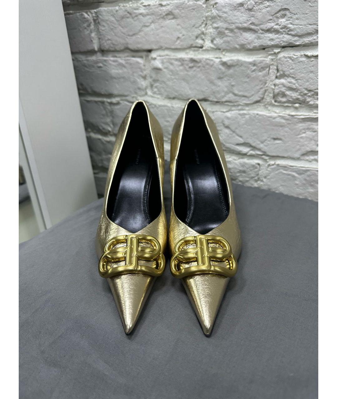 BALENCIAGA Золотые кожаные туфли, фото 2