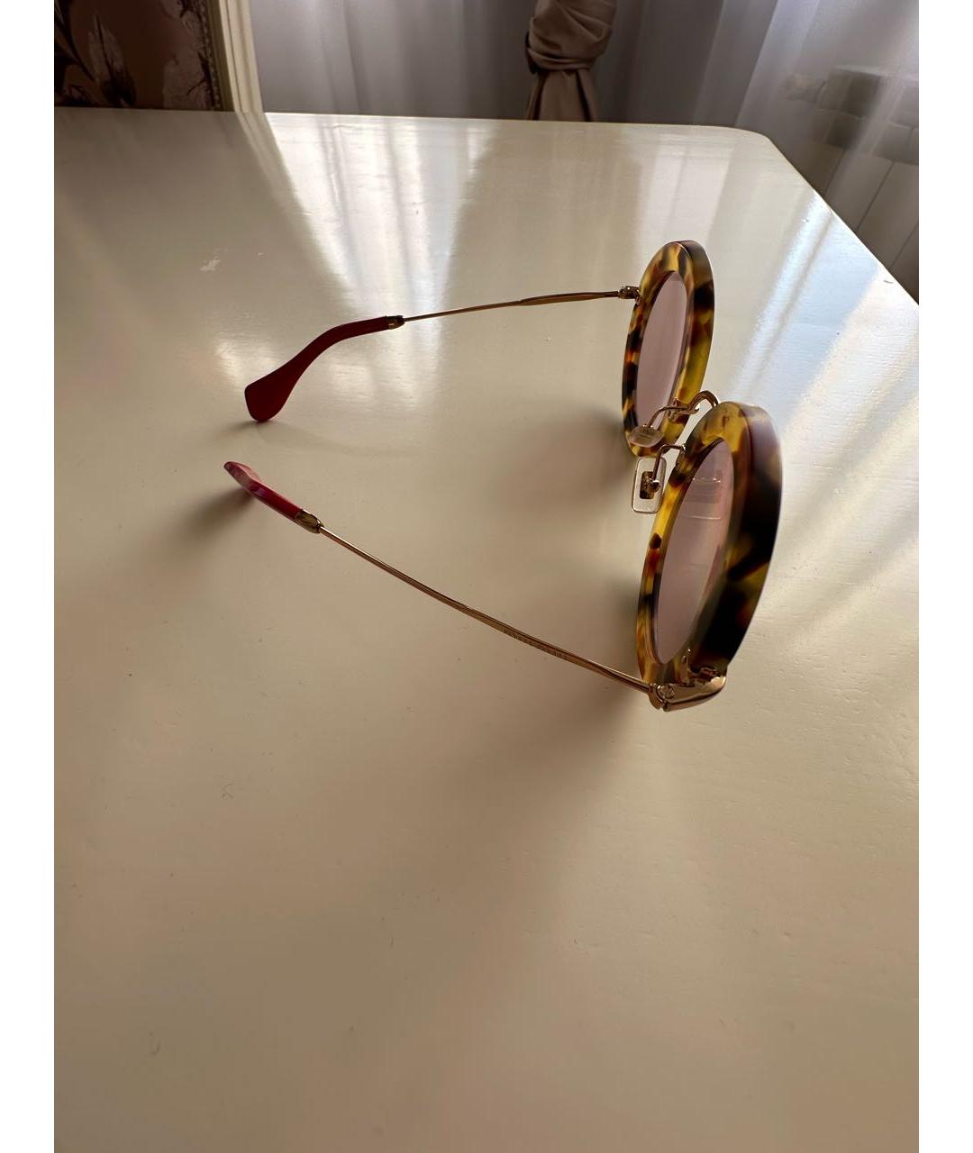 MIU MIU Коричневые пластиковые солнцезащитные очки, фото 5