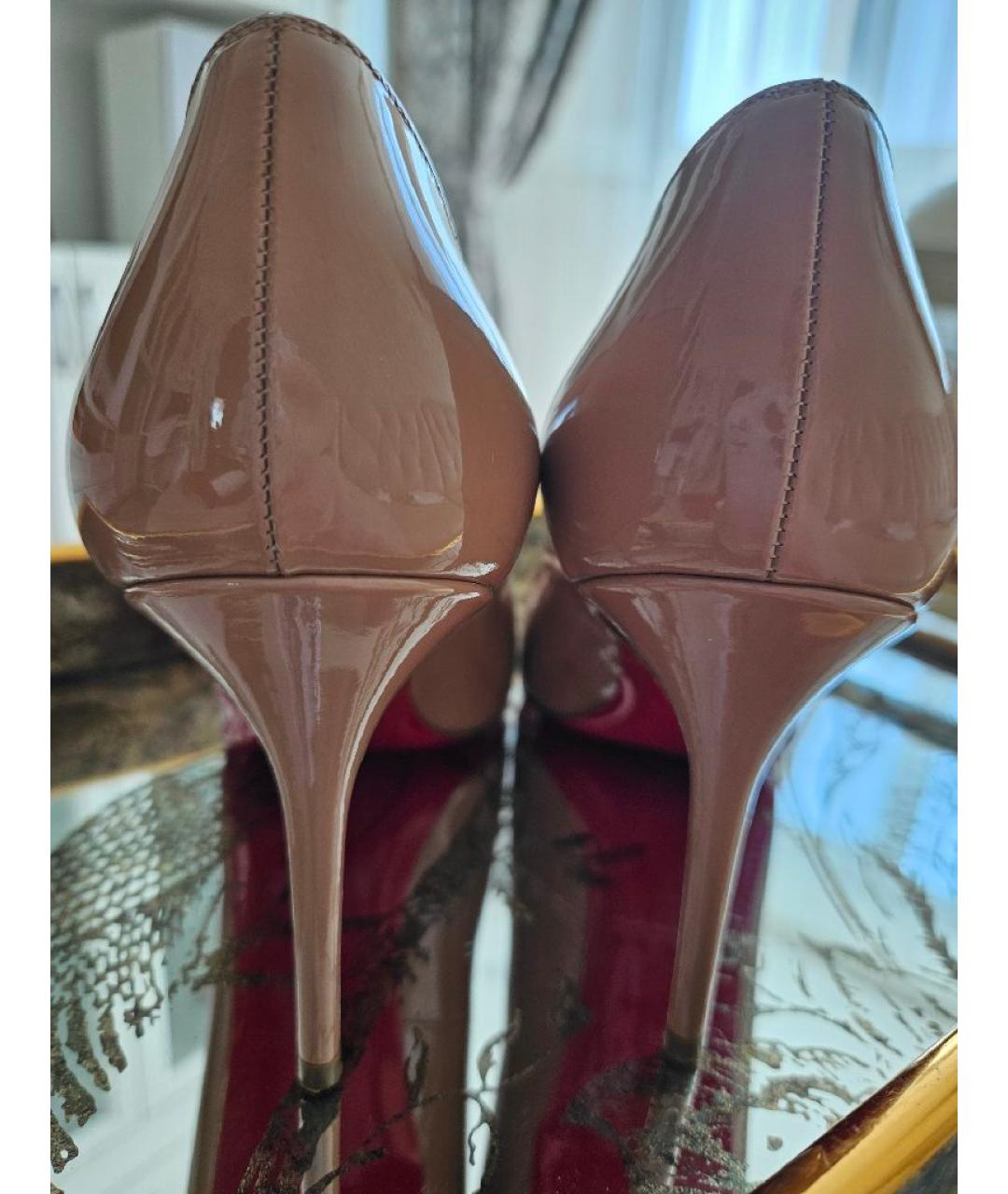 CHRISTIAN LOUBOUTIN Бежевые кожаные туфли, фото 4