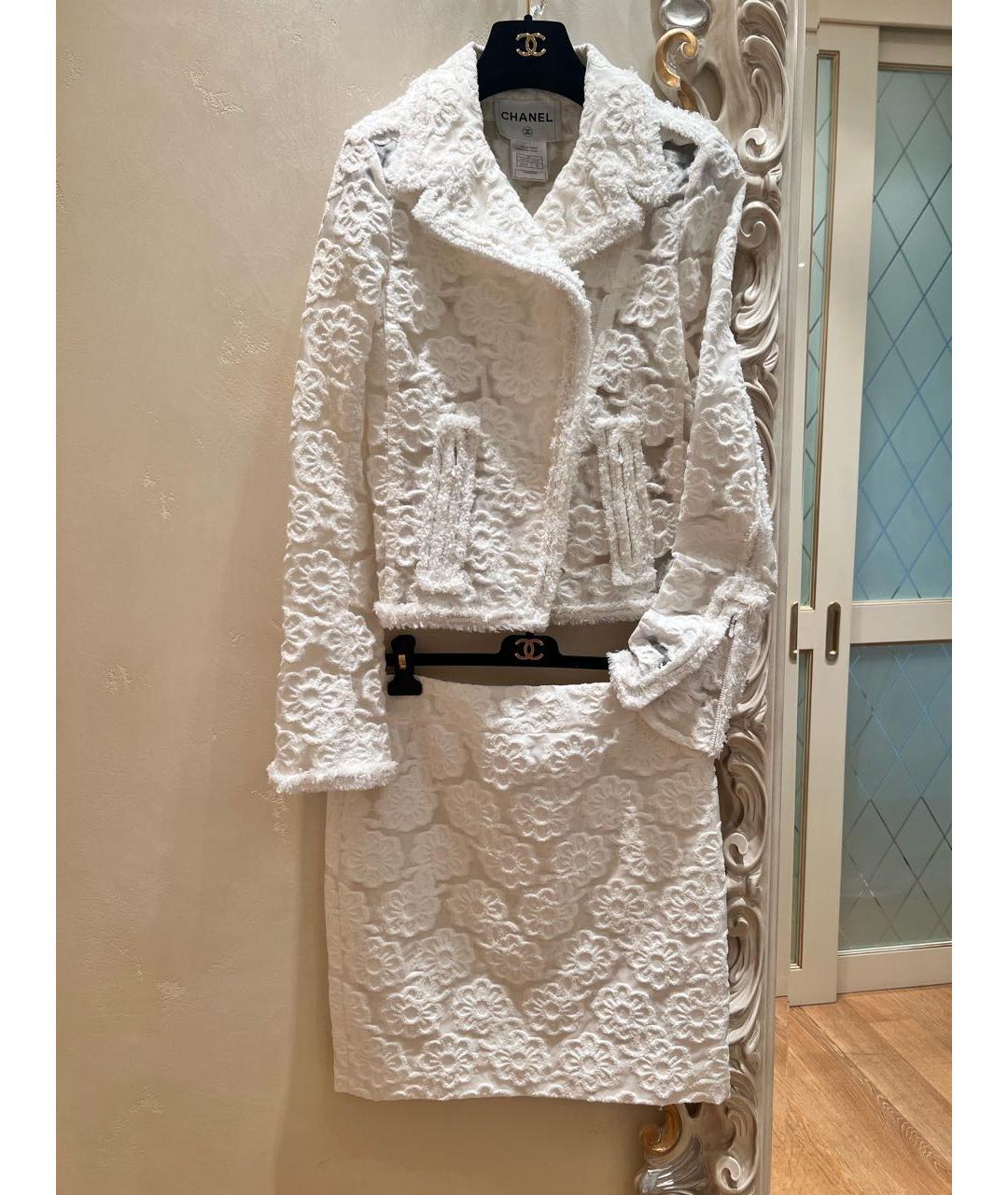 CHANEL PRE-OWNED Белый костюм с юбками, фото 3