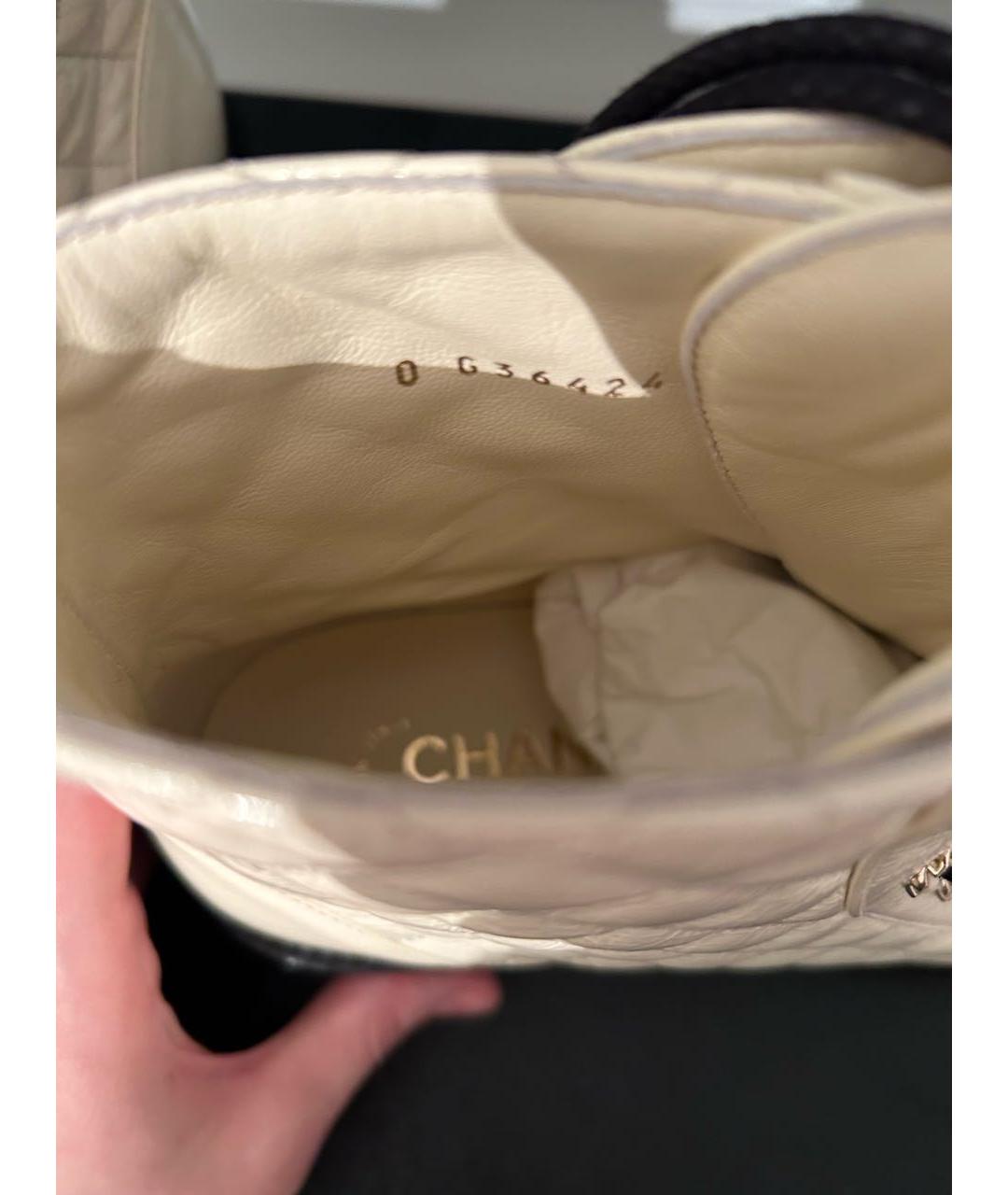CHANEL Белые ботинки из лакированной кожи, фото 3
