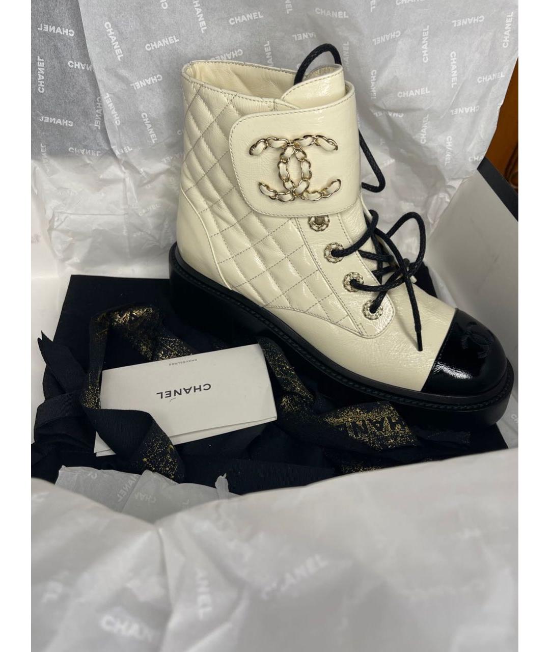 CHANEL Белые ботинки из лакированной кожи, фото 8