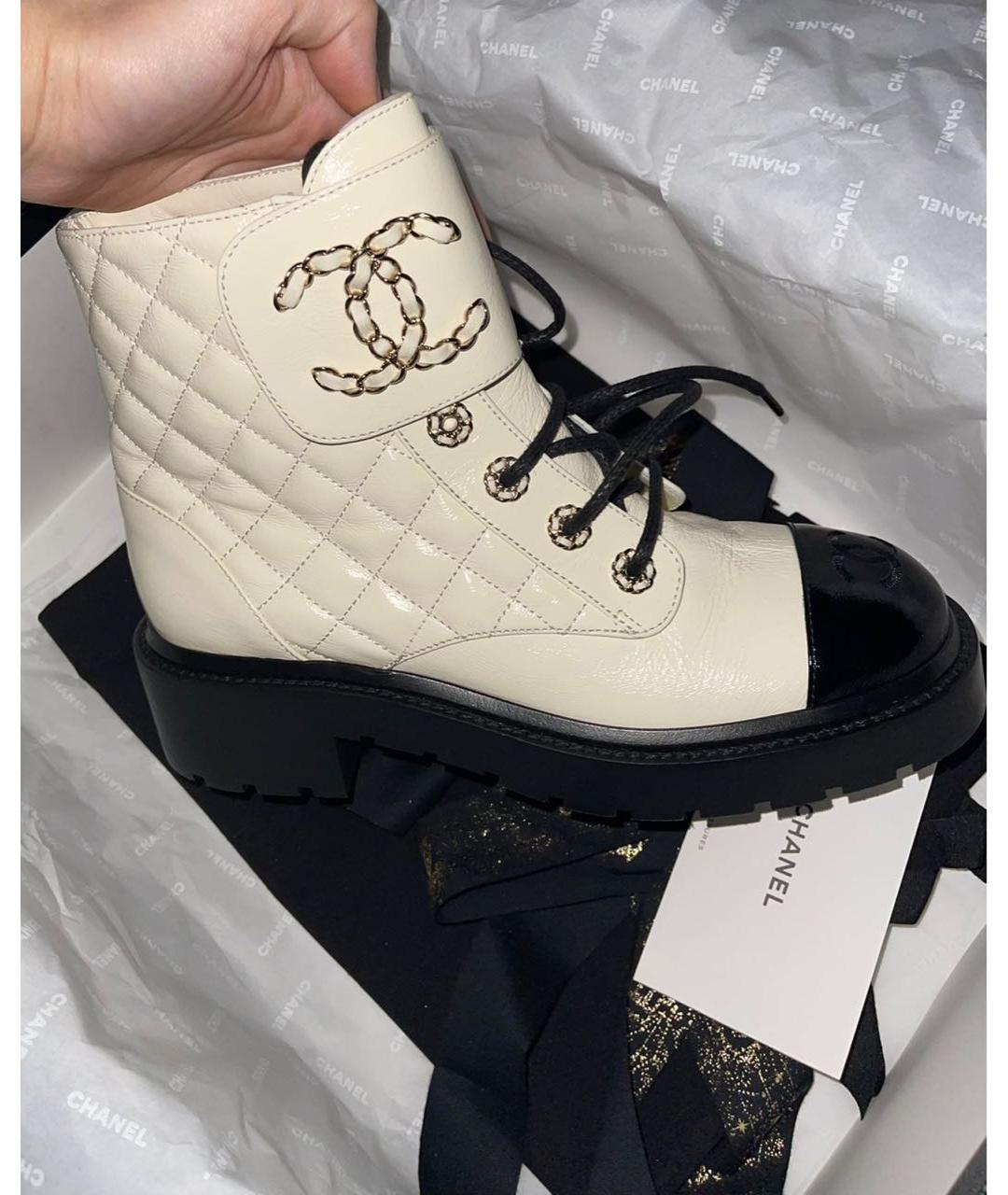 CHANEL Белые ботинки из лакированной кожи, фото 9