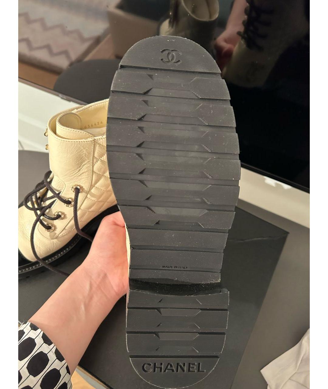 CHANEL Белые ботинки из лакированной кожи, фото 5