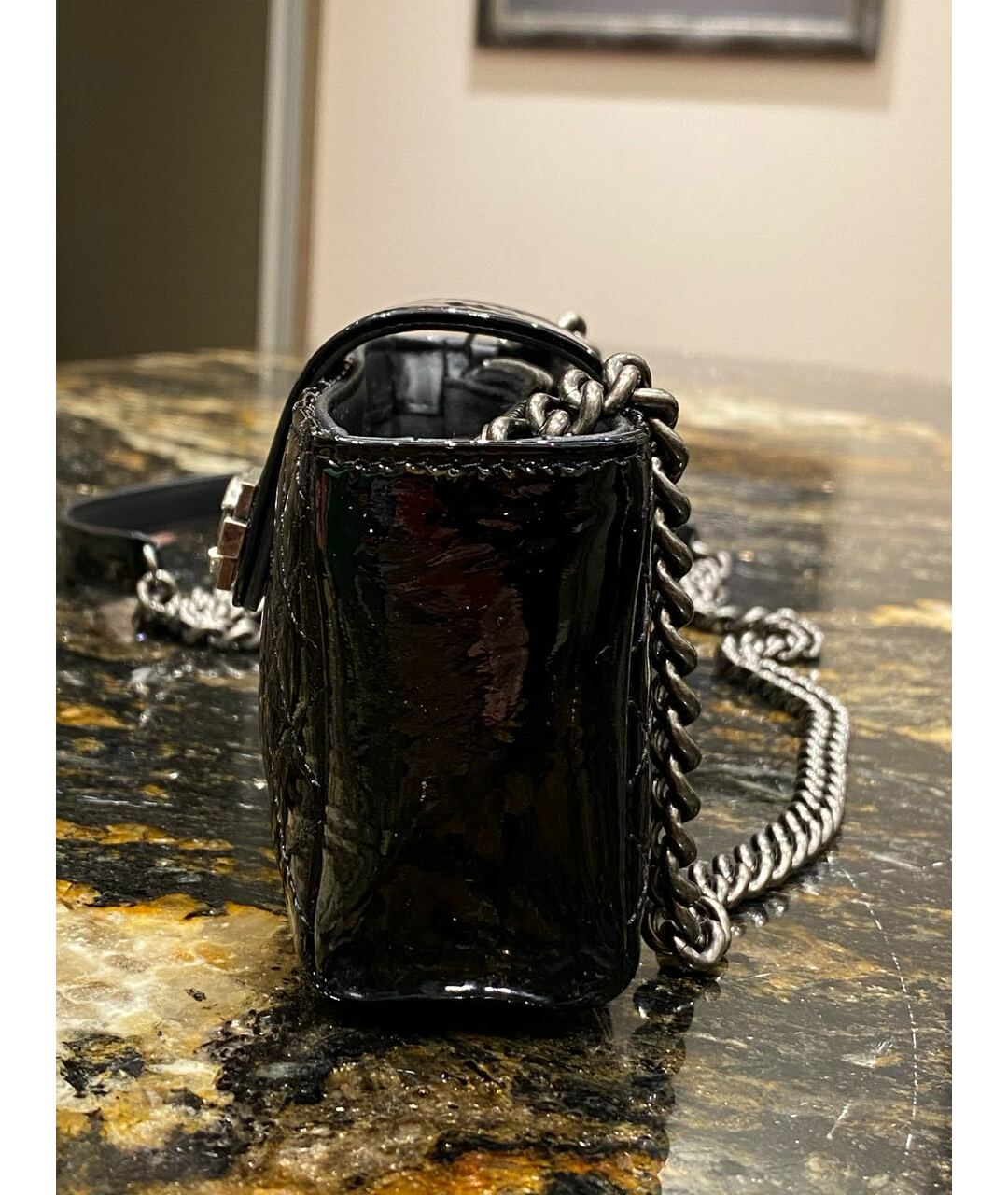 CHANEL PRE-OWNED Черная сумка тоут из лакированной кожи, фото 2