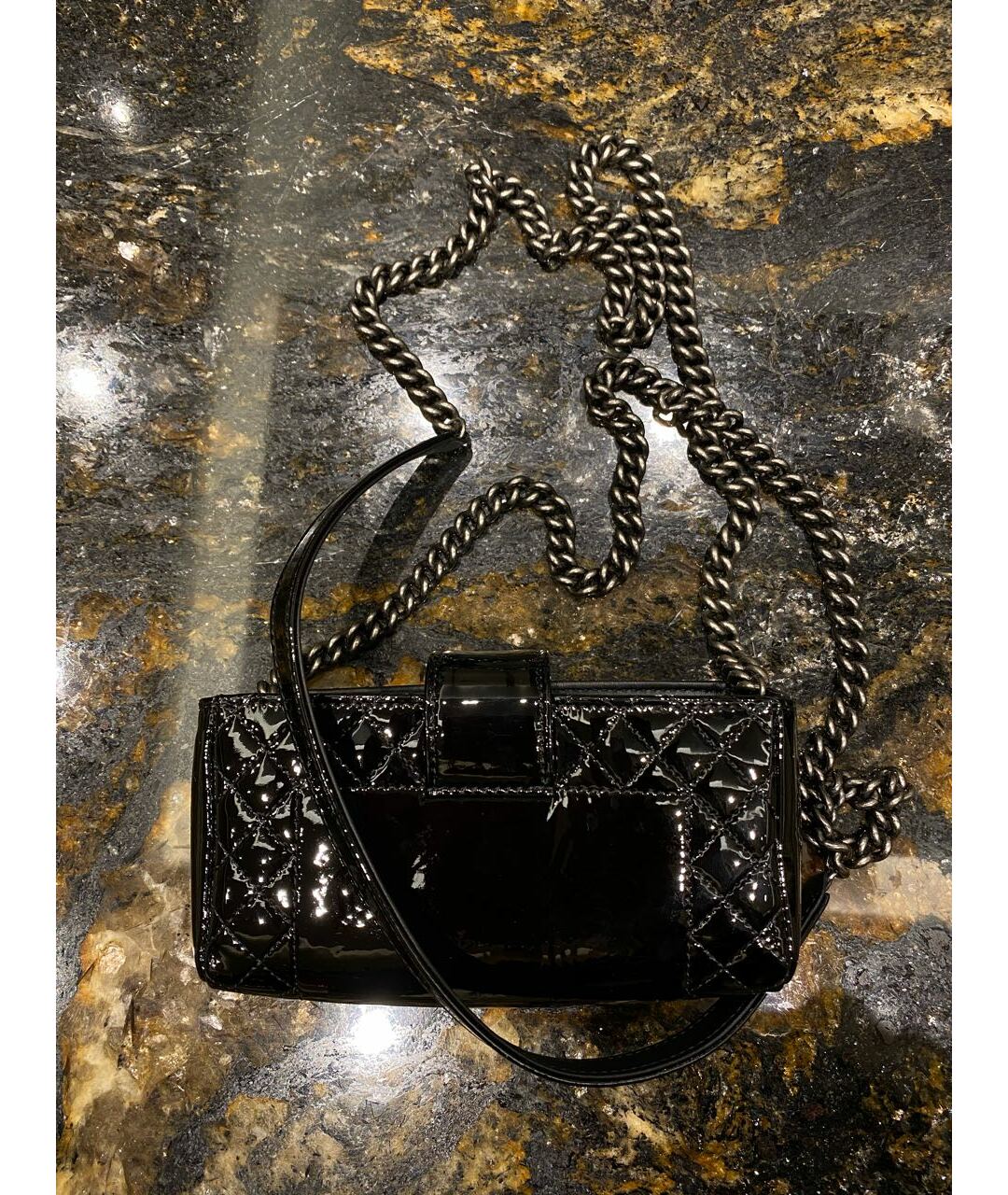 CHANEL PRE-OWNED Черная сумка тоут из лакированной кожи, фото 3