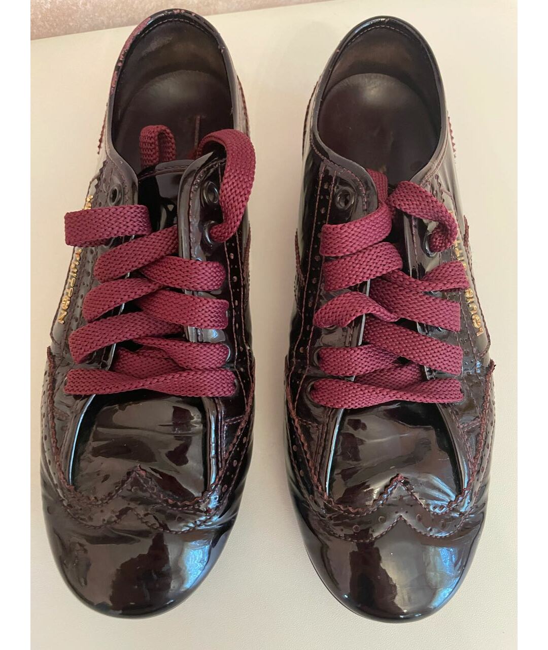 LOUIS VUITTON PRE-OWNED Бордовые кроссовки из лакированной кожи, фото 2