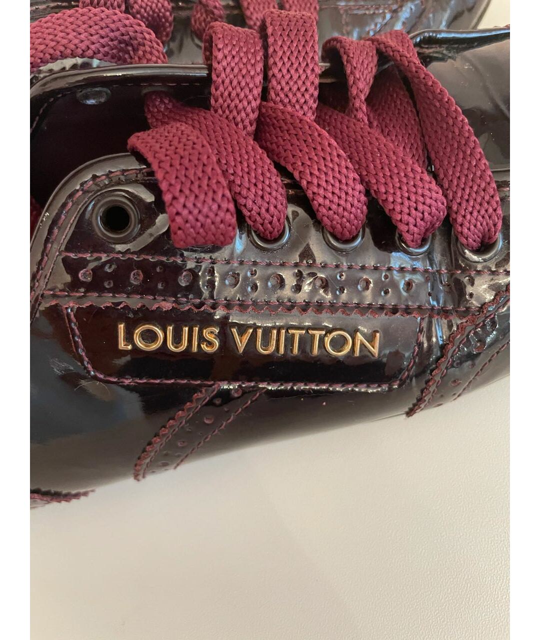 LOUIS VUITTON PRE-OWNED Бордовые кроссовки из лакированной кожи, фото 4