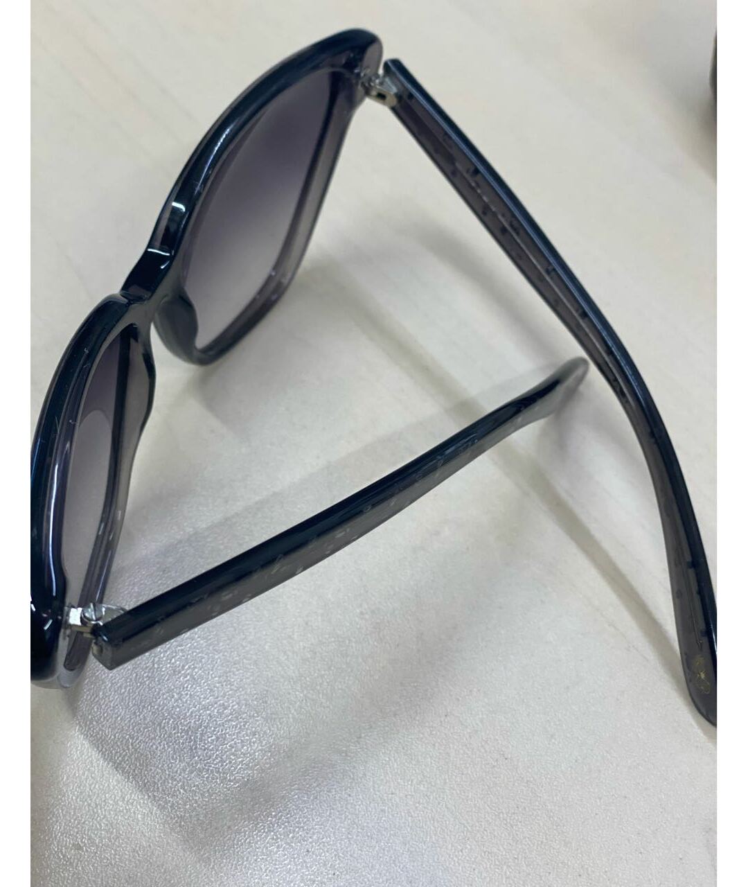 BOTTEGA VENETA Антрацитовые пластиковые солнцезащитные очки, фото 2