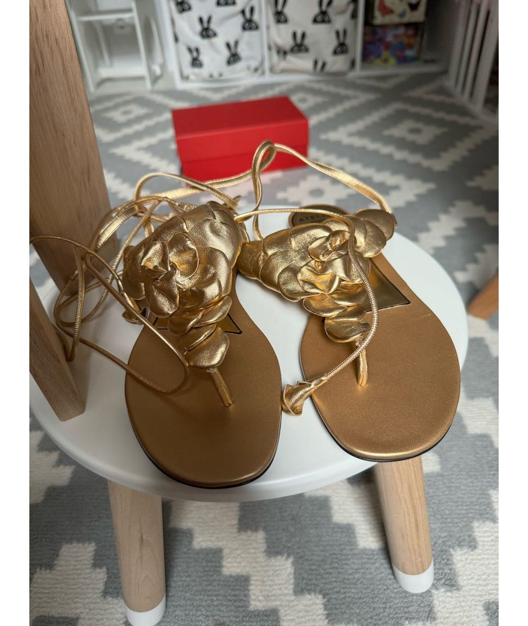 VALENTINO Золотые кожаные сандалии, фото 3