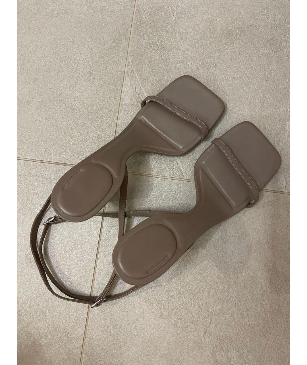 BALENCIAGA Бежевые кожаные босоножки, фото 2