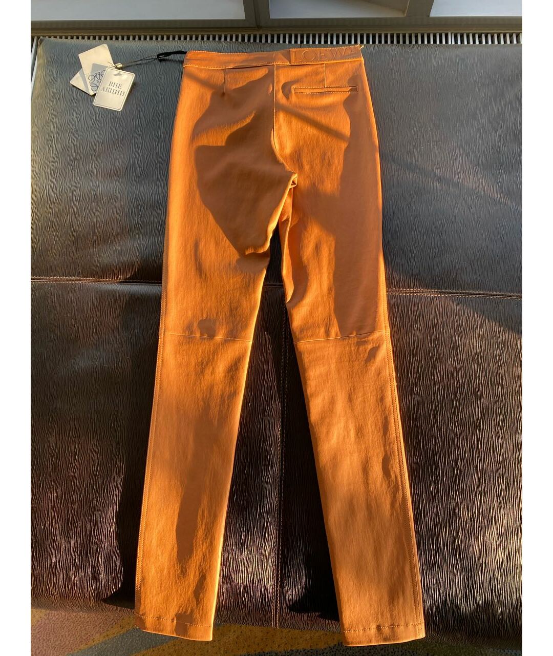 LOEWE Оранжевое кожаные брюки узкие, фото 2