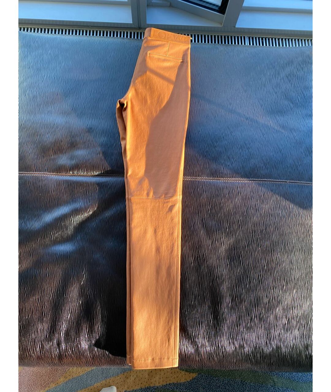 LOEWE Оранжевое кожаные брюки узкие, фото 7