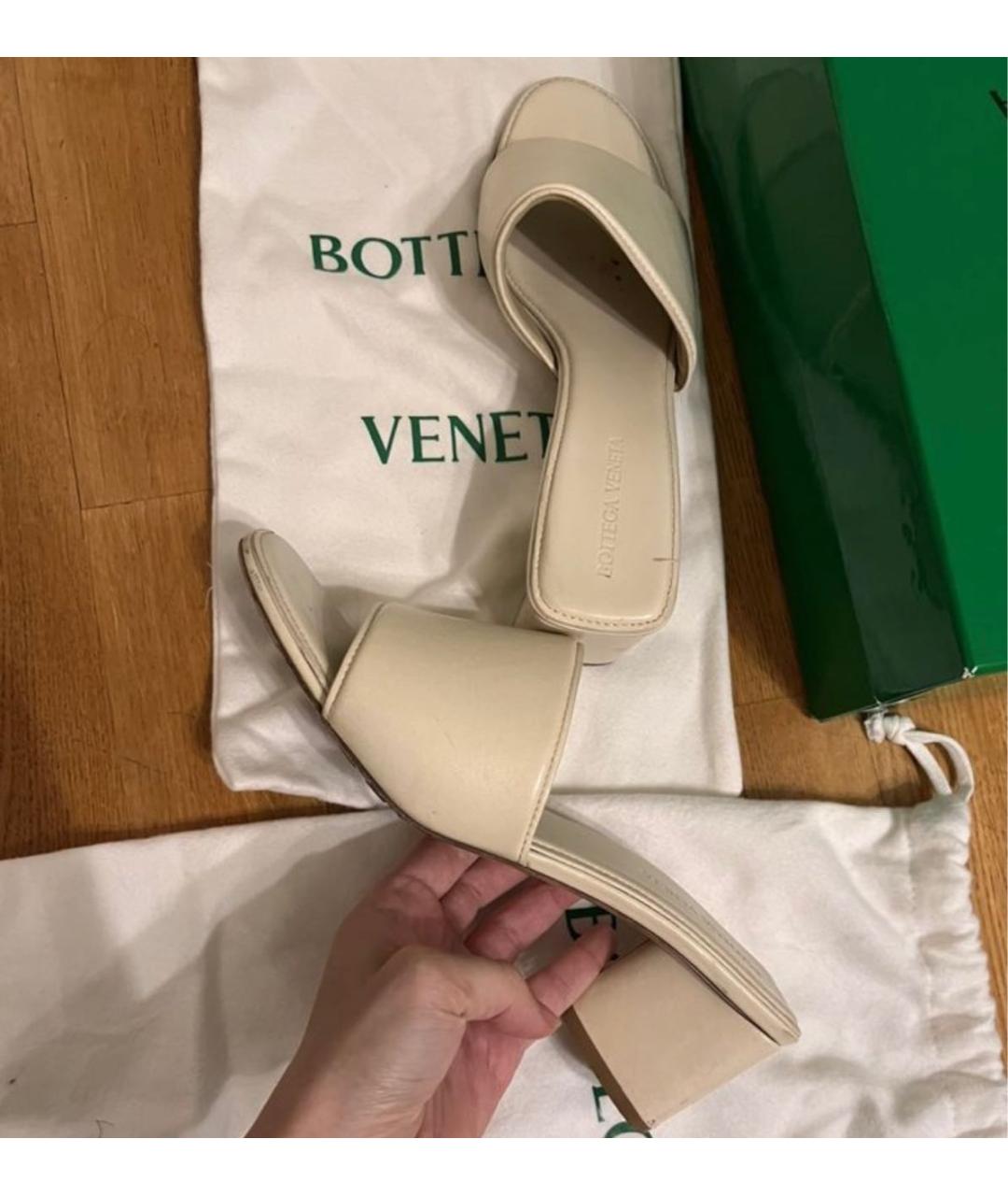 BOTTEGA VENETA Белые кожаные мюли, фото 2