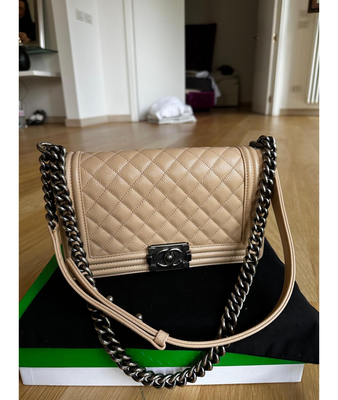 CHANEL Бежевая кожаная сумка через плечо, фото 10