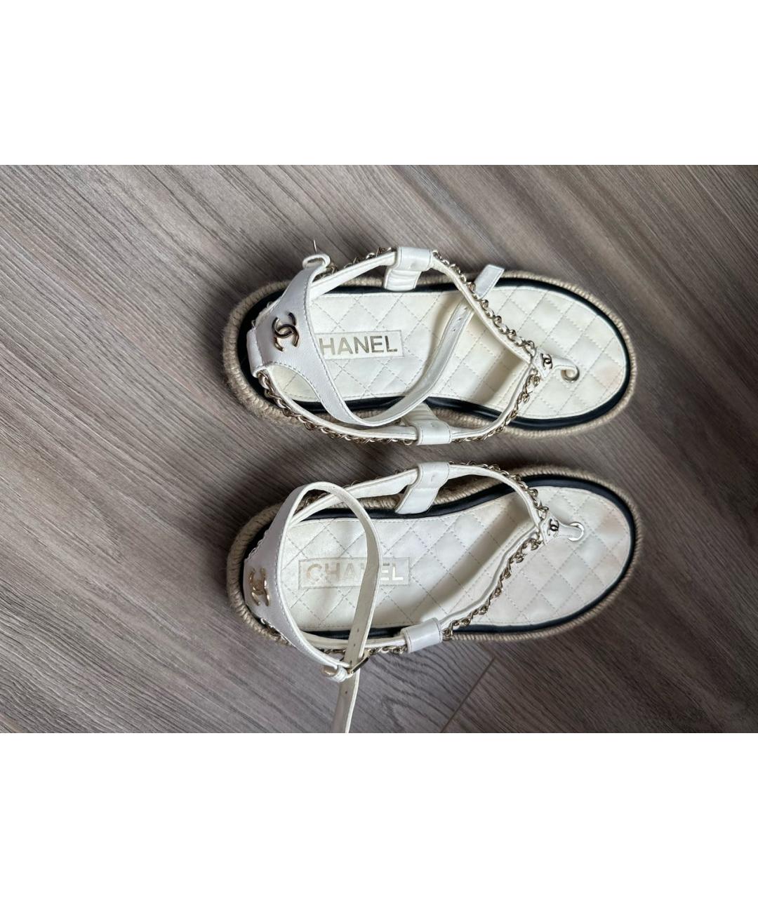 CHANEL PRE-OWNED Белые кожаные сандалии, фото 3