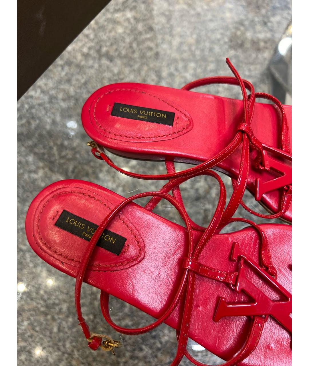 LOUIS VUITTON Красные кожаные сандалии, фото 5