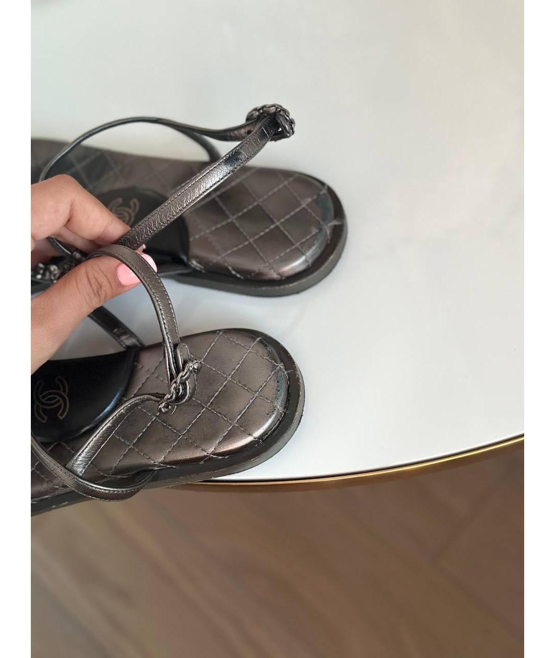 CHANEL PRE-OWNED Серебряные кожаные сандалии, фото 4