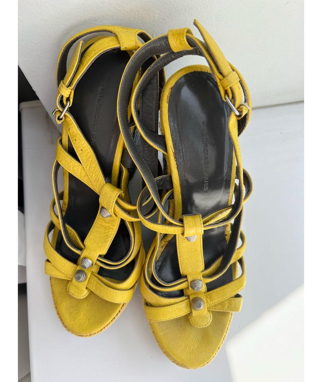 BALENCIAGA Желтые кожаные босоножки, фото 2