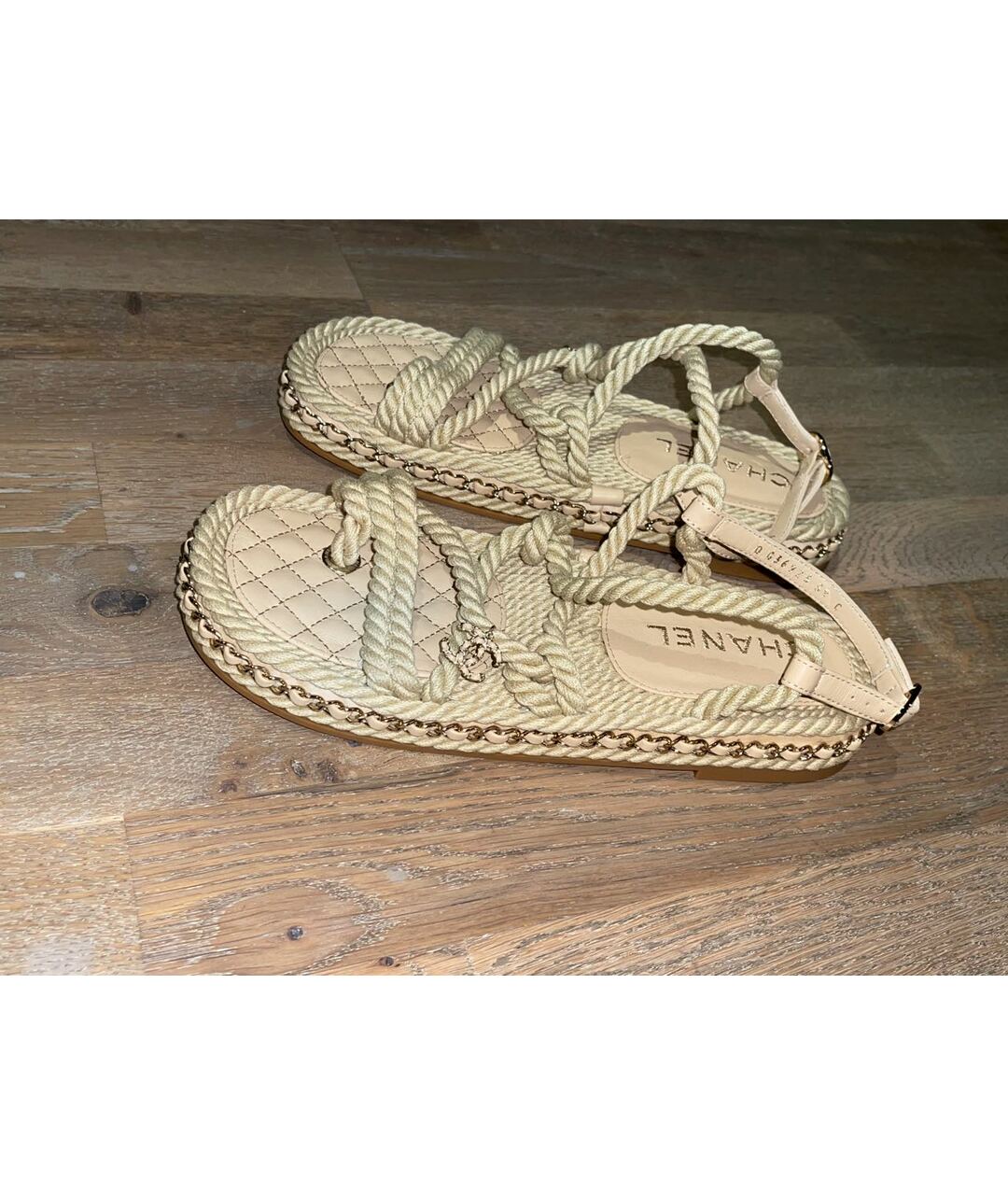 CHANEL PRE-OWNED Бежевые текстильные сандалии, фото 3
