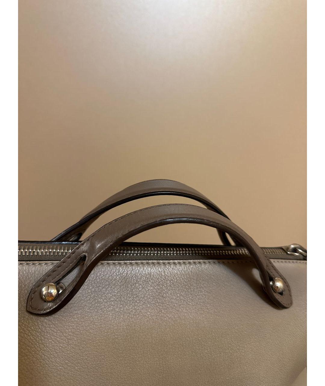 FENDI Бежевая кожаная сумка с короткими ручками, фото 3