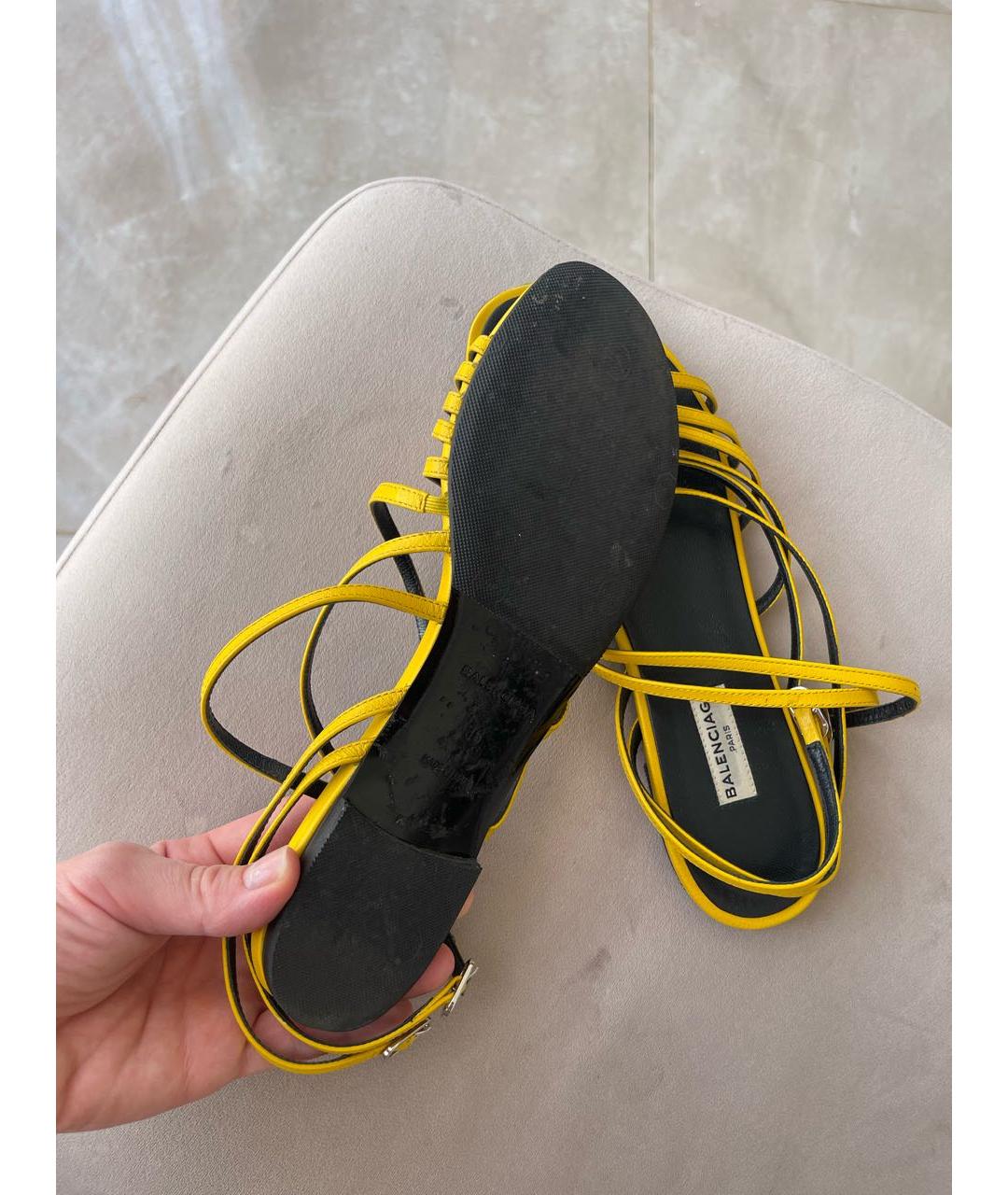 BALENCIAGA Желтые кожаные сандалии, фото 5