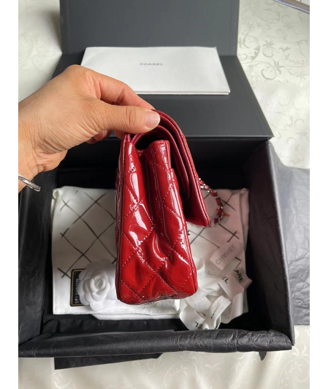 CHANEL PRE-OWNED Красная сумка через плечо из лакированной кожи, фото 5