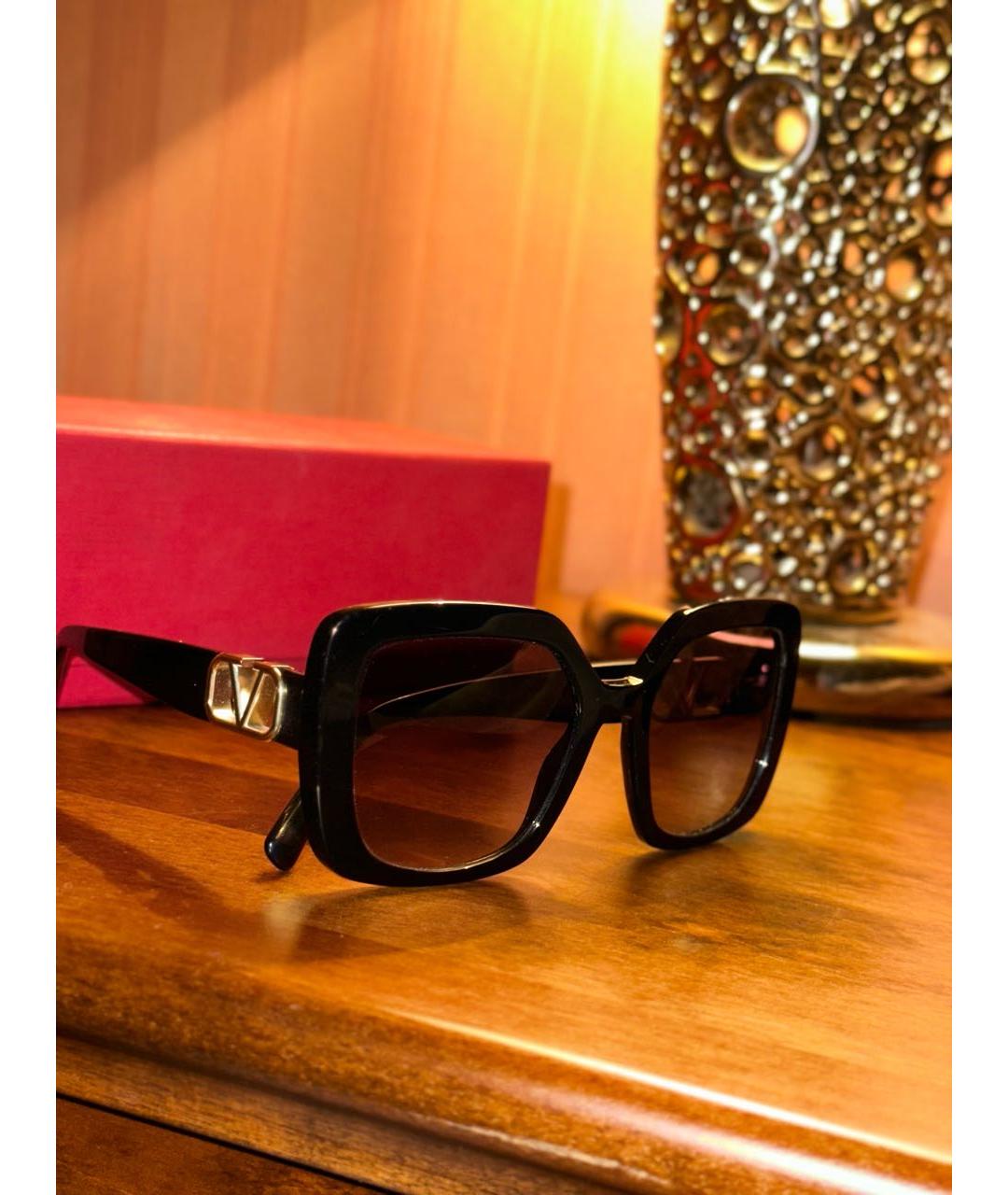 VALENTINO Черные пластиковые солнцезащитные очки, фото 9