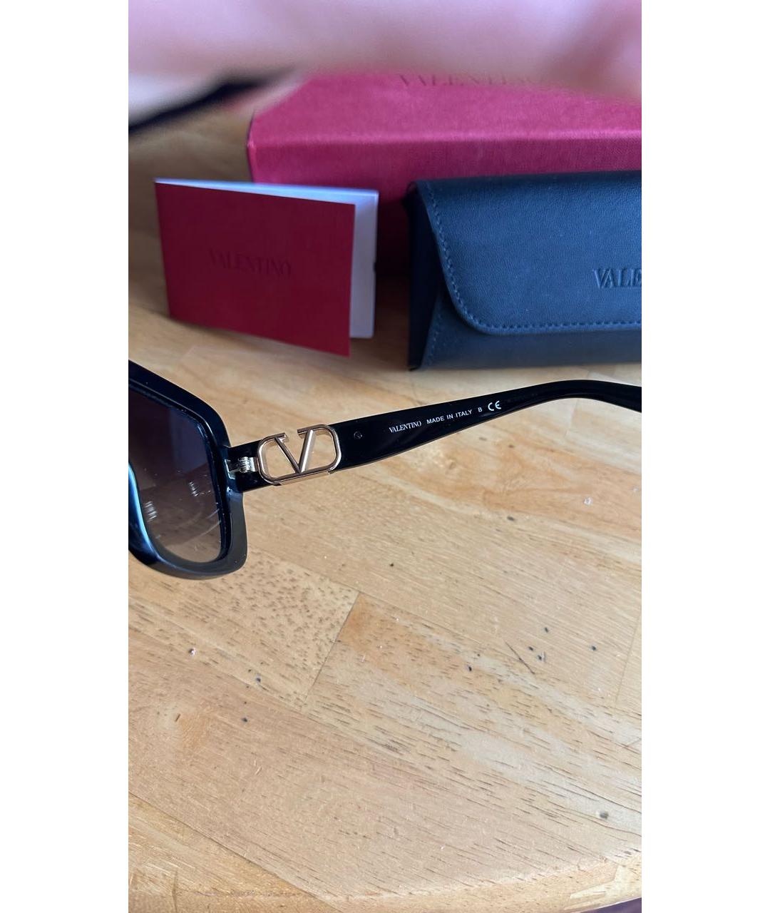 VALENTINO Черные пластиковые солнцезащитные очки, фото 8