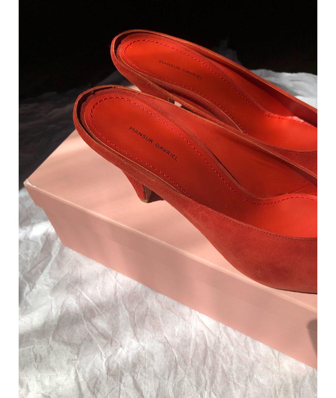 MANSUR GAVRIEL Коралловые замшевые мюли, фото 6