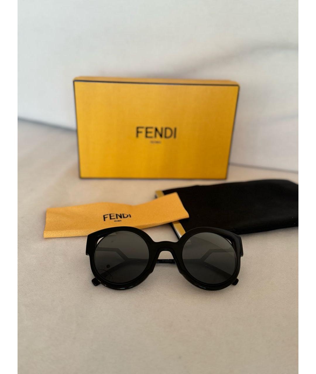 FENDI Черные пластиковые солнцезащитные очки, фото 2