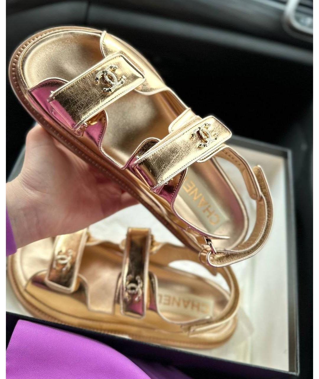 CHANEL Золотые кожаные сандалии, фото 6