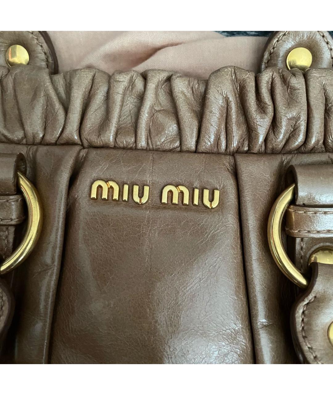 MIU MIU Коричневая кожаная сумка с короткими ручками, фото 4