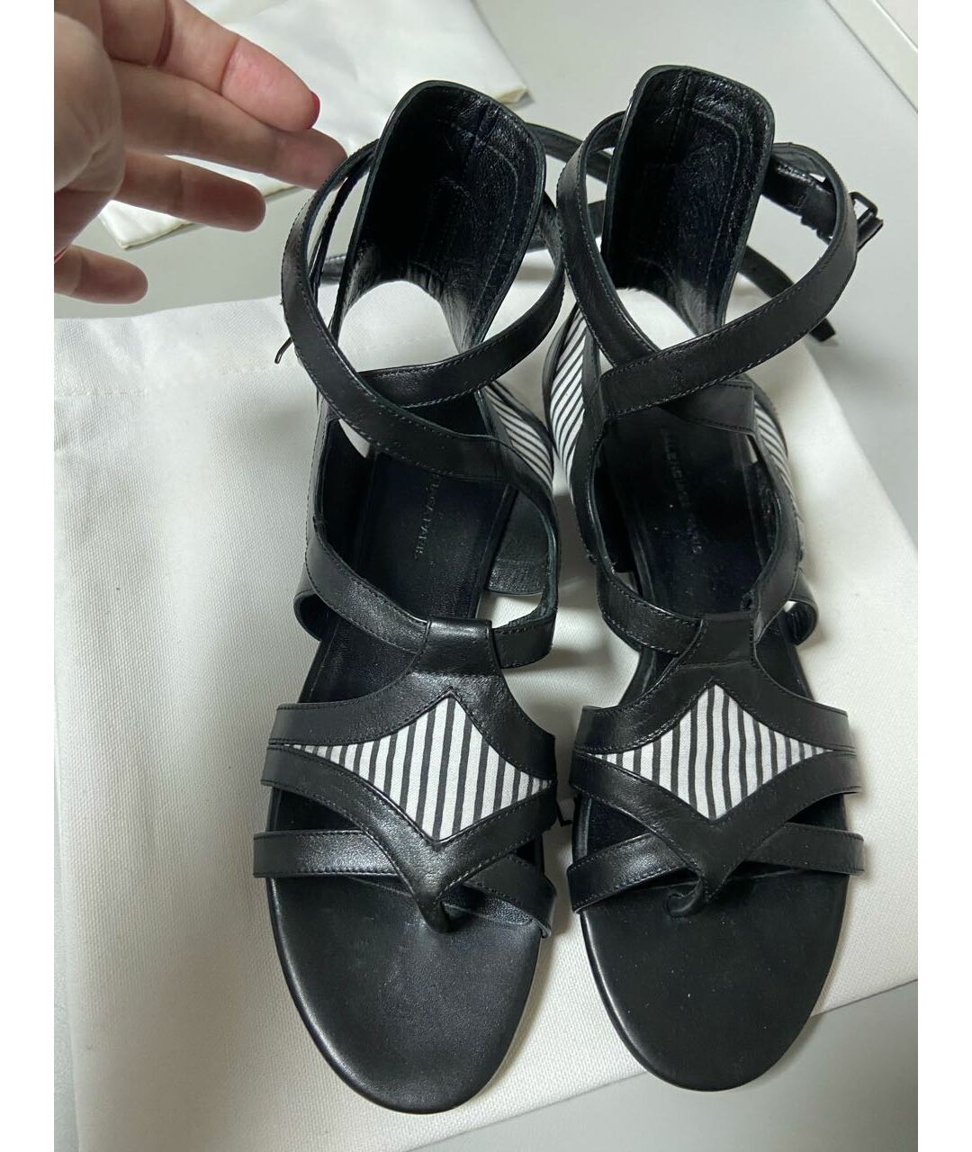 BALENCIAGA Черные кожаные сандалии, фото 2