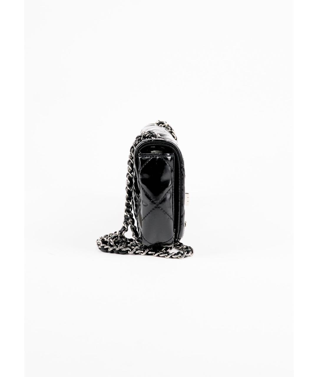 CHANEL PRE-OWNED Черная сумка через плечо из лакированной кожи, фото 2