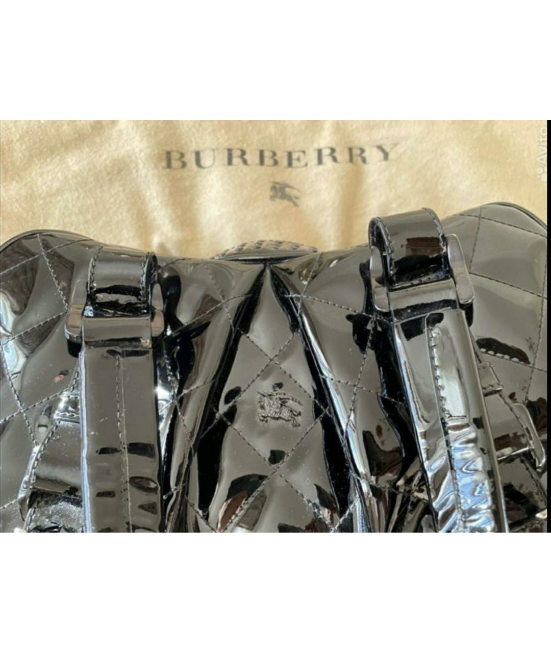 BURBERRY Черная сумка с короткими ручками из лакированной кожи, фото 5