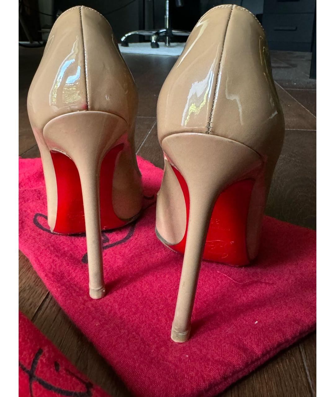 CHRISTIAN LOUBOUTIN Бежевые кожаные туфли, фото 2